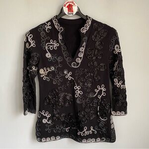 Black Embroidered 3/4 Sleeve Knit Top Size M